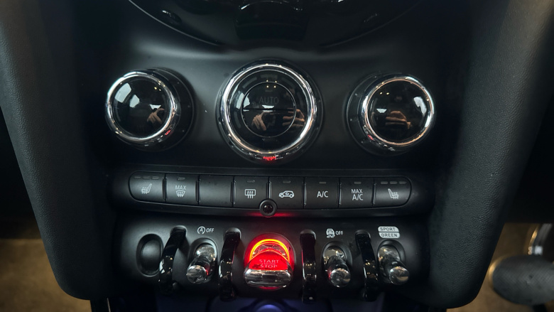 MINI Hatchback 1.5 Cooper Classic Premium 5dr Auto Petrol Hatchback